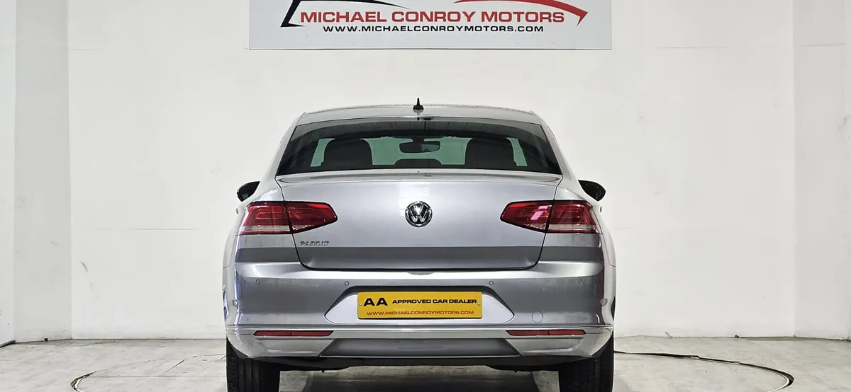 Volkswagen Passat SE Business 2018 - Image 2