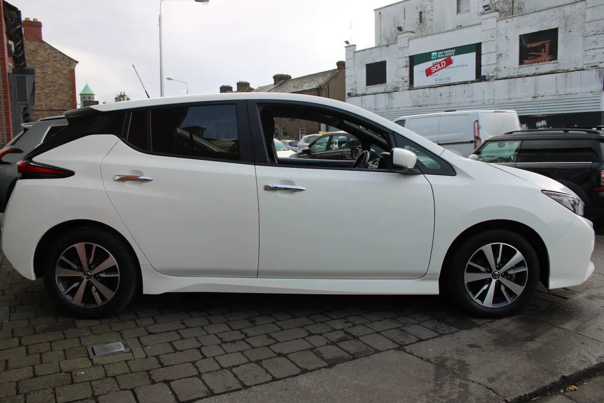 Nissan Leaf 40 KW SV 2019 *1 OWNER* LOW KMS* - Image 3