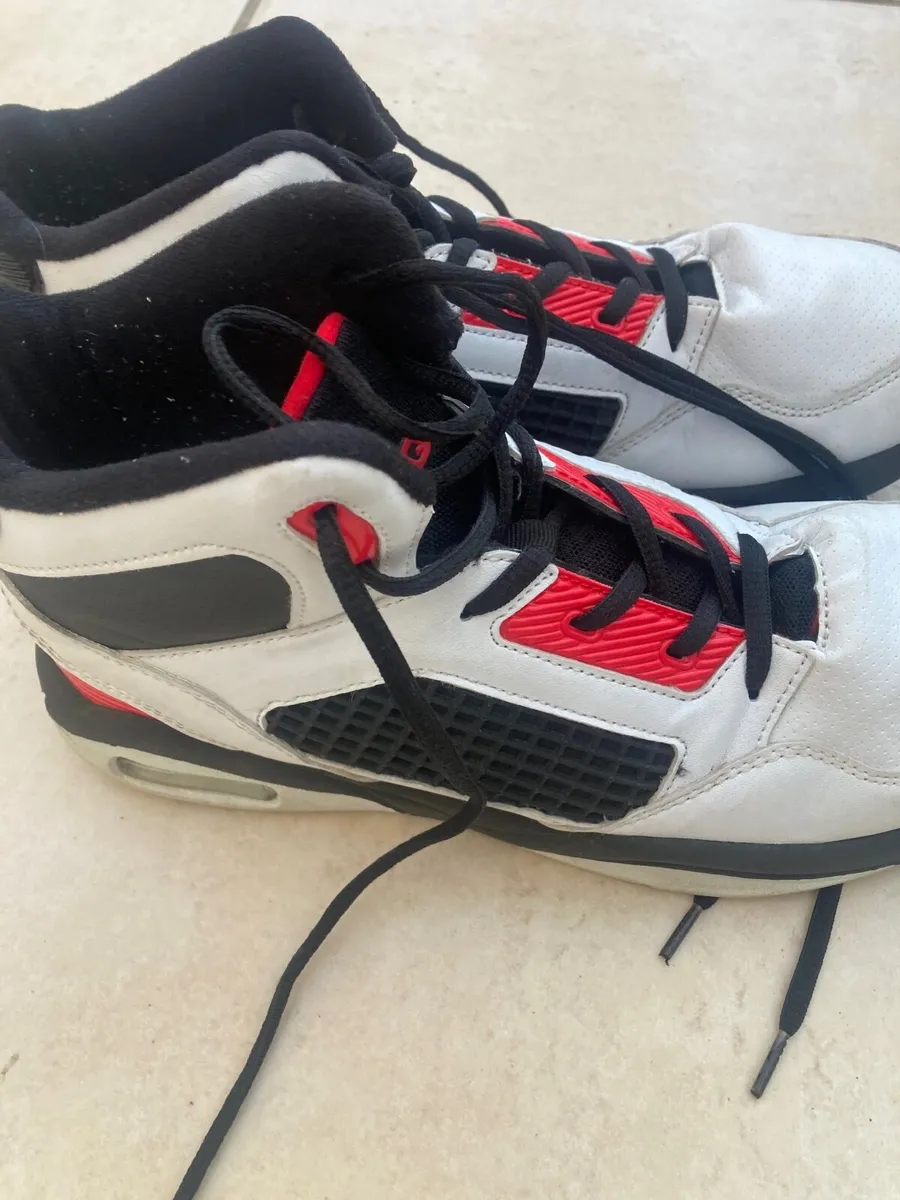 Basketball boots - Image 1