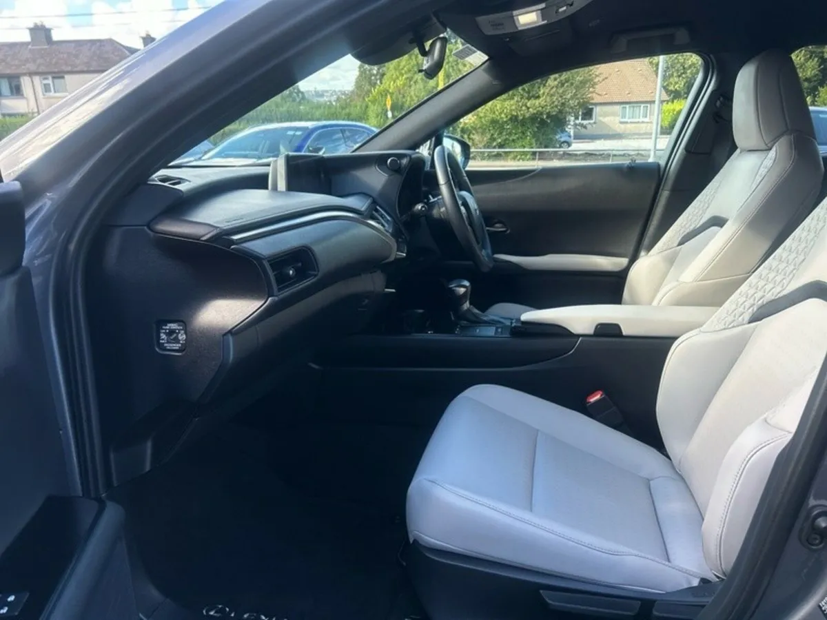 Lexus UX DYNAMIC - Image 2