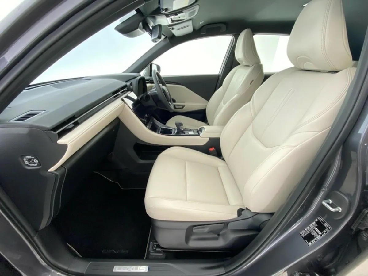 Lexus LBX Elegant - Image 2