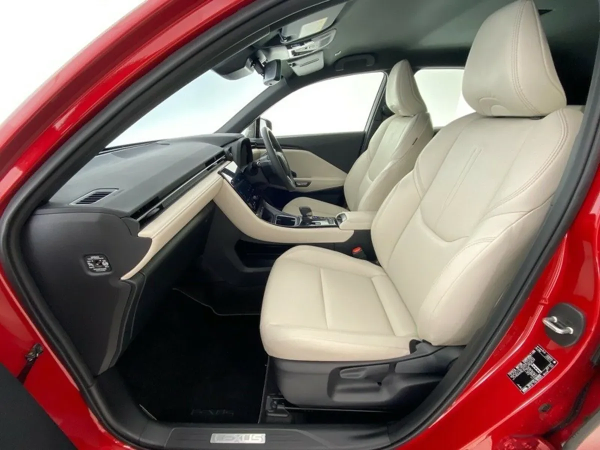 Lexus LBX Elegant - Image 2