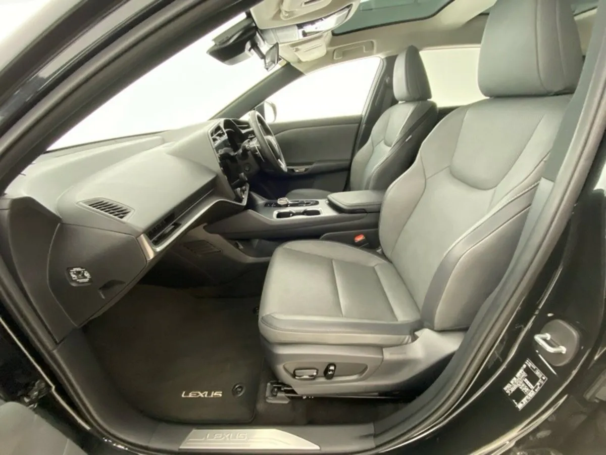 Lexus RZ 300e Executive - Image 2