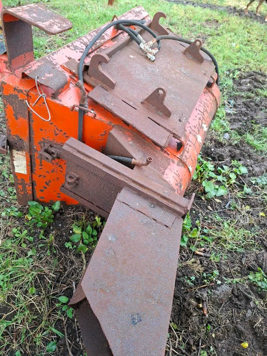 Auger Feed Bucket - Image 2