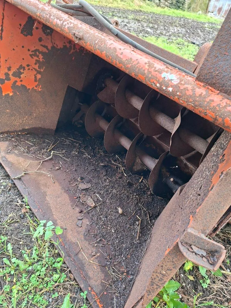 Auger Feed Bucket - Image 4