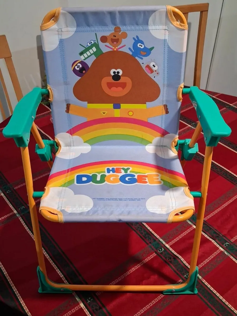 'Hey Duggee' kids chair - Image 1
