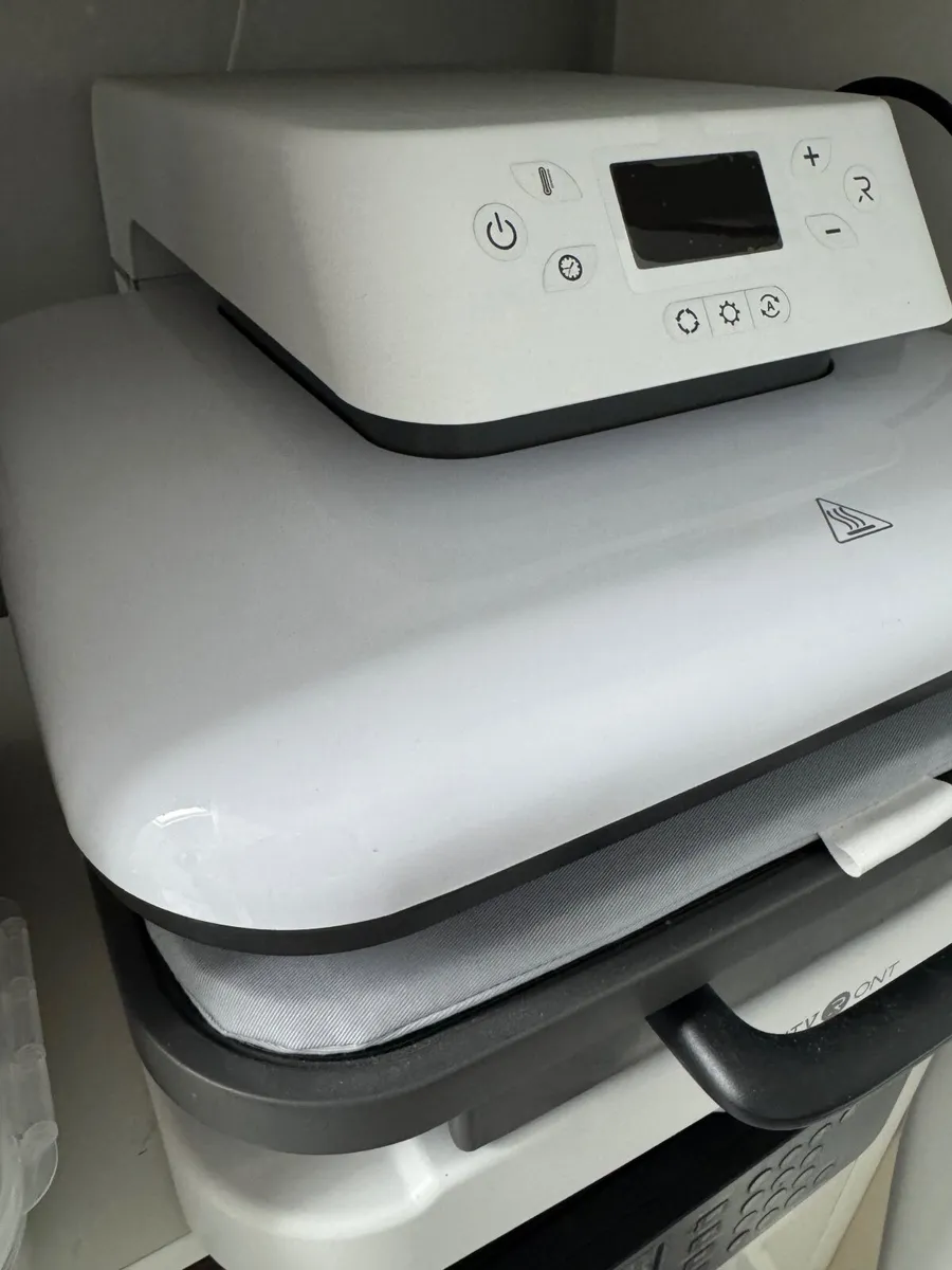 Heat press HTVRONT  **NEW** - Image 1