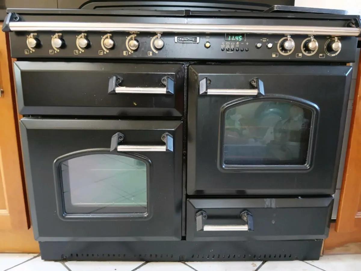 Natural gas range oven and extractor - Image 4