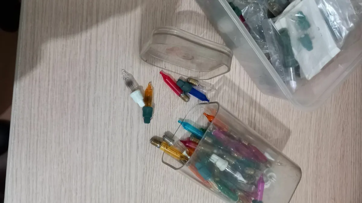 Christmas tree lights - replacement bulbs - Image 1