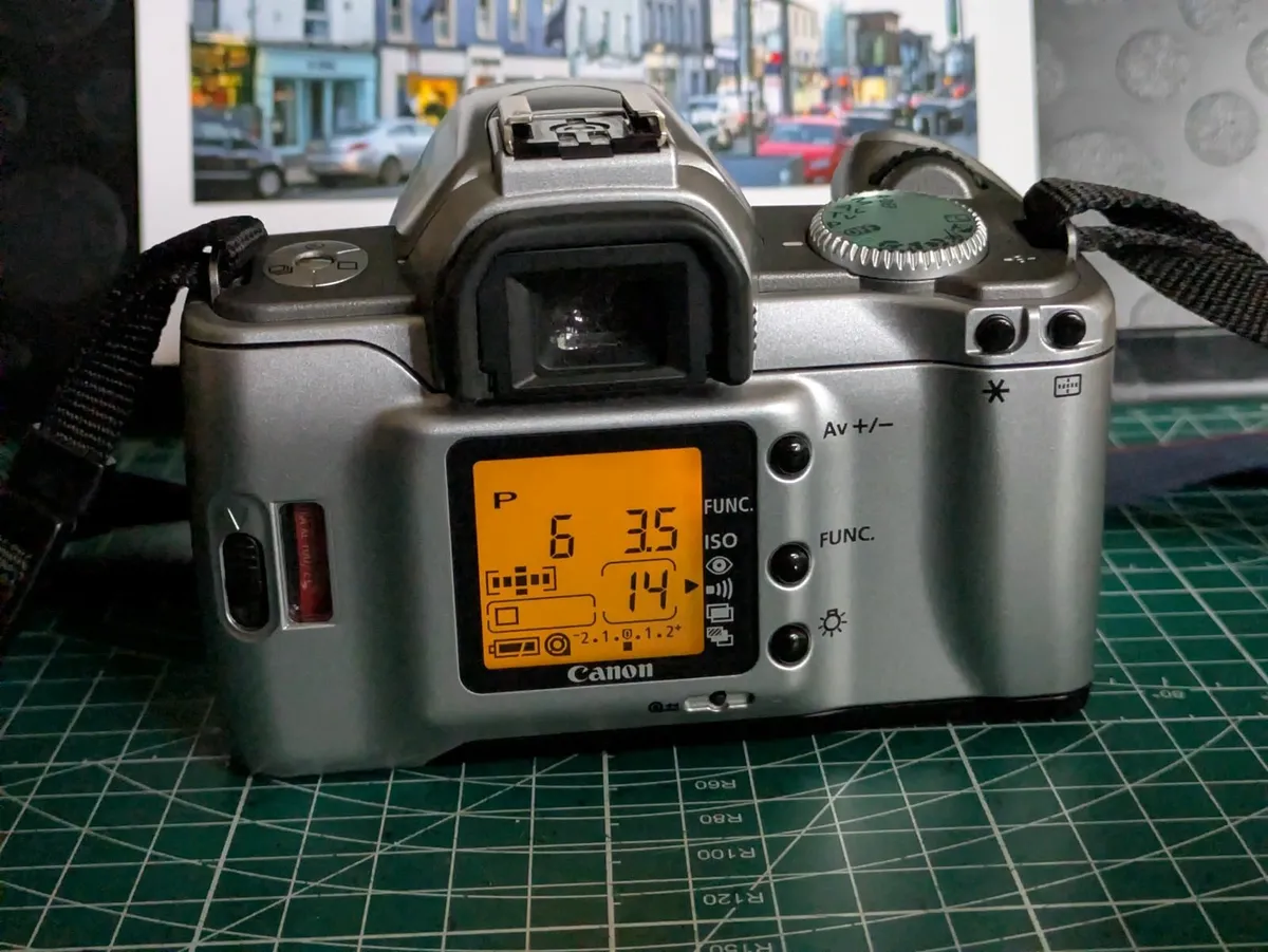 🎞️ Canon EOS 300V Autofocus film SLR camera+zoom - Image 2