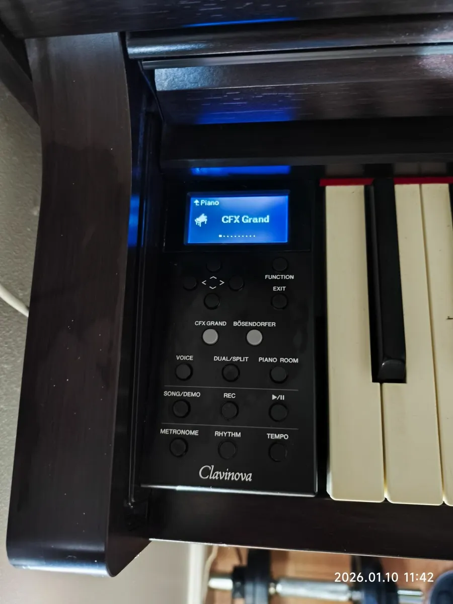 Yamaha digital piano clp 635 - Image 1