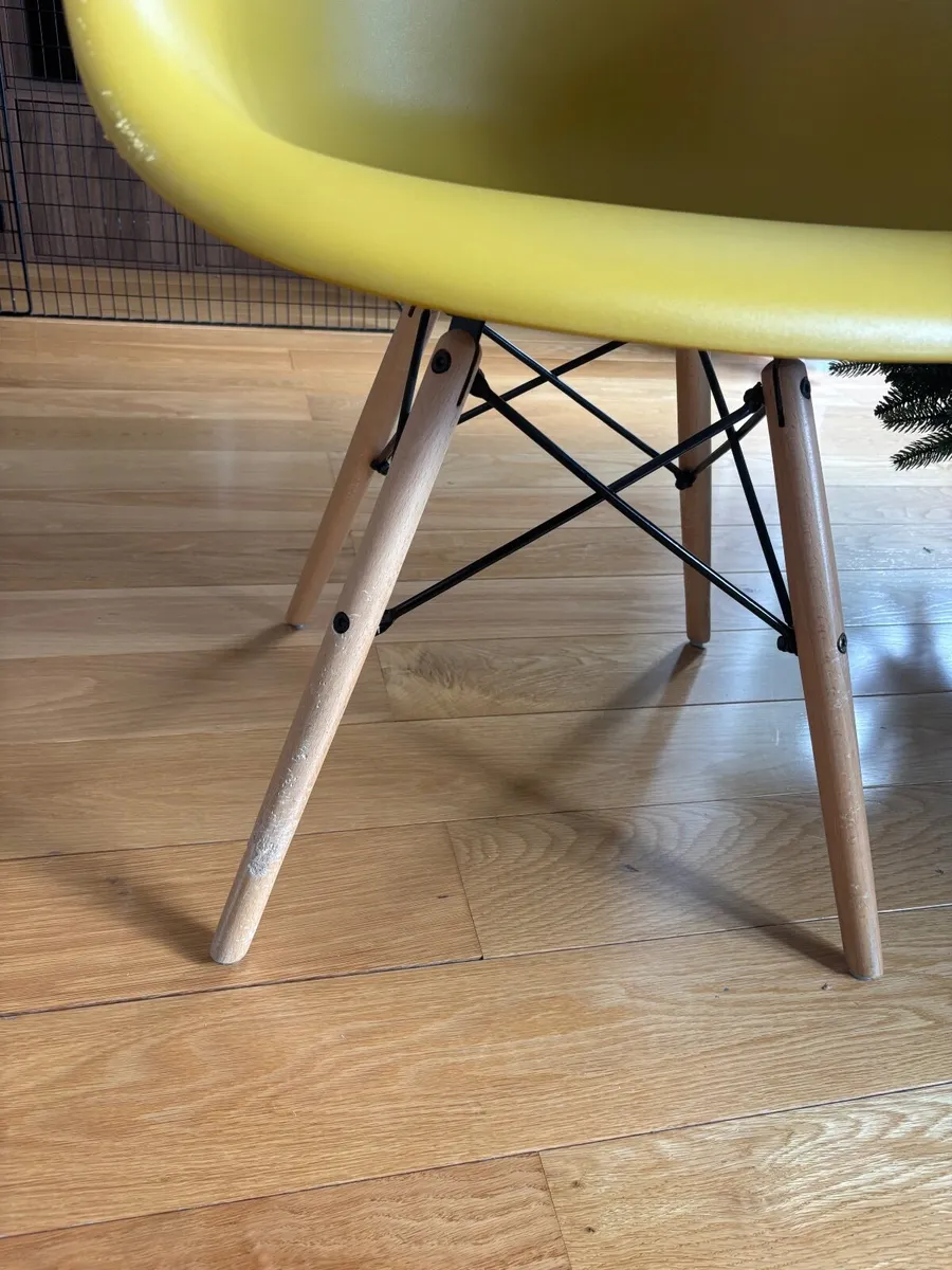 Yellow sklum chair - Image 2