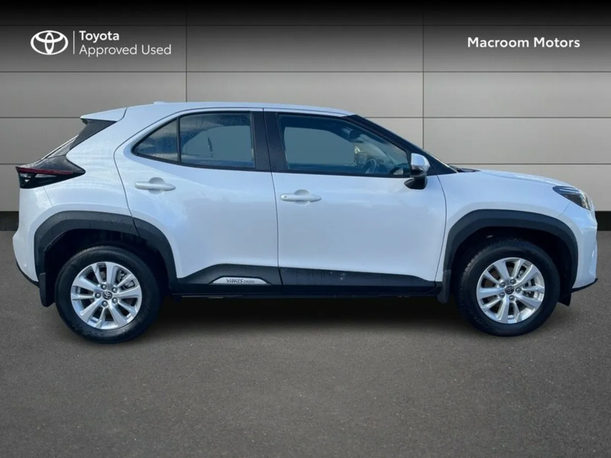 Toyota Yaris Cross FRESH SELECTION OF TRADE-INS YA - Image 3