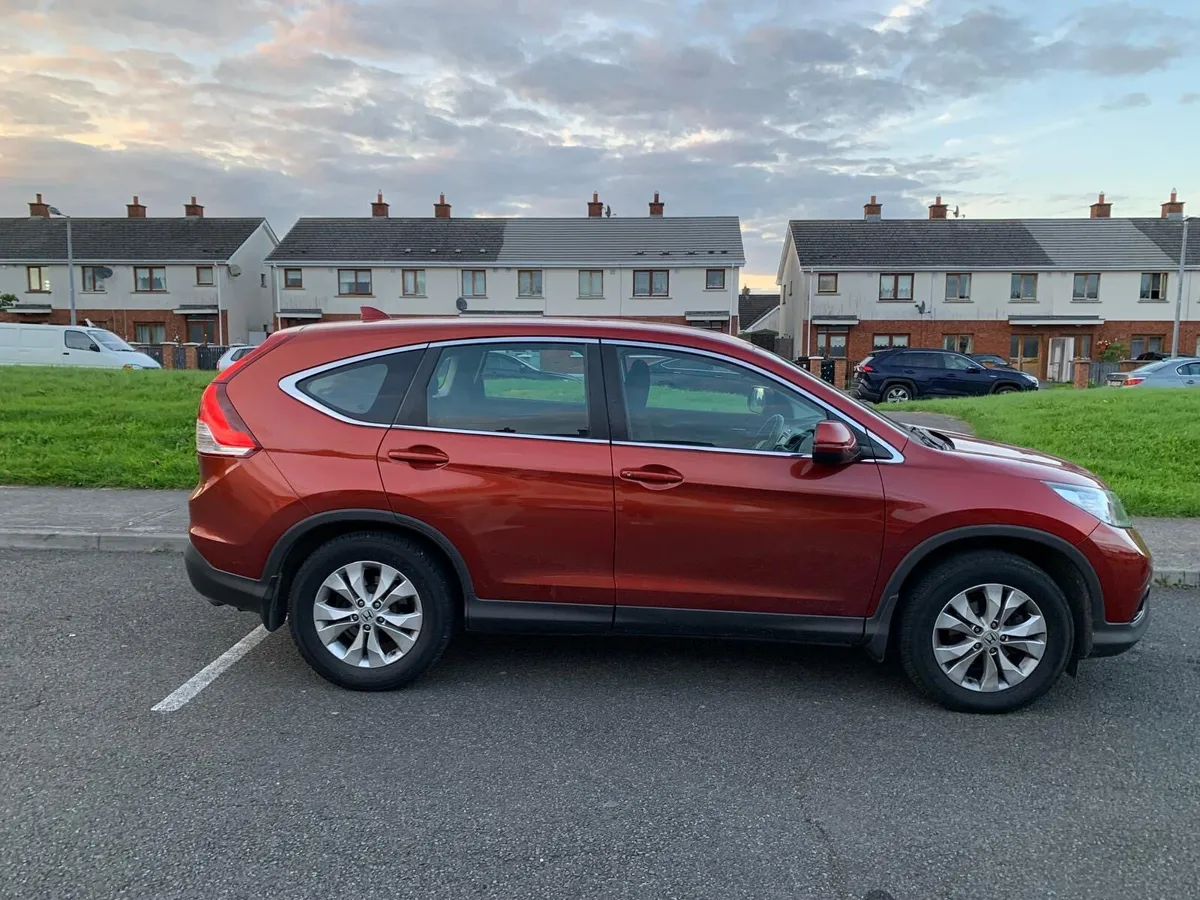 2014 Honda CR-V SUV - Image 2