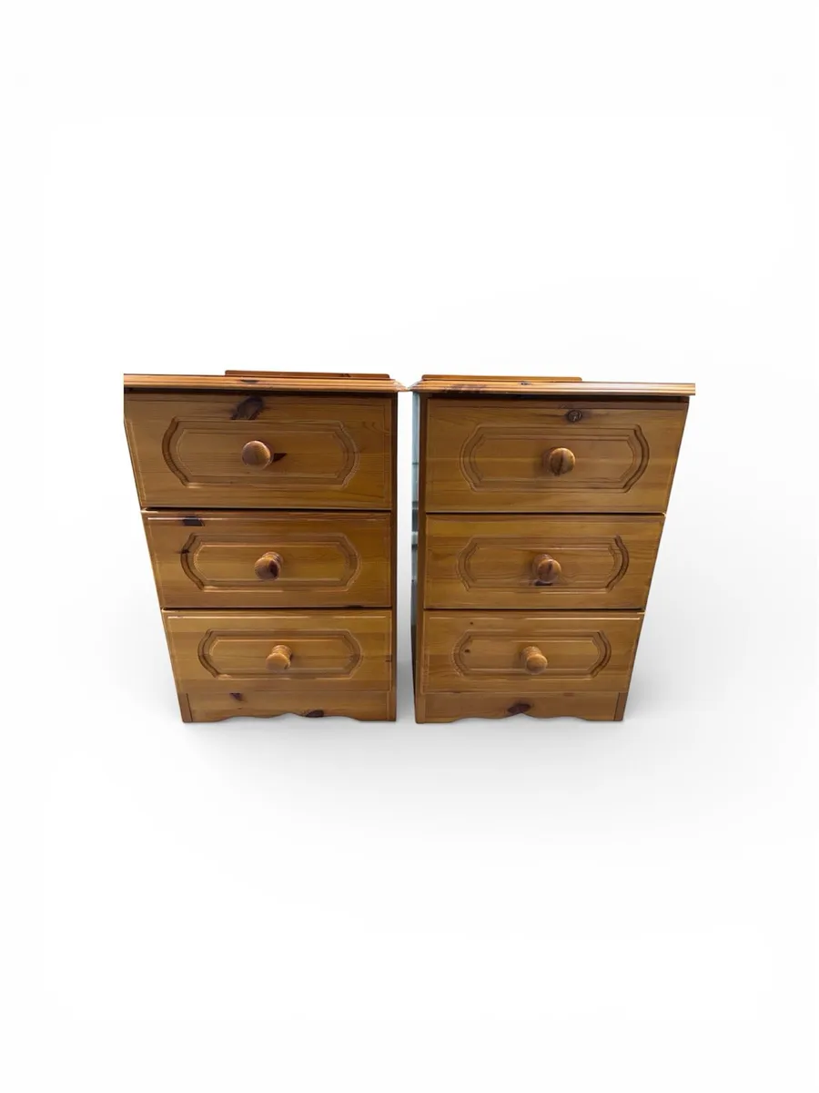 Pine bedroom set. - Image 4