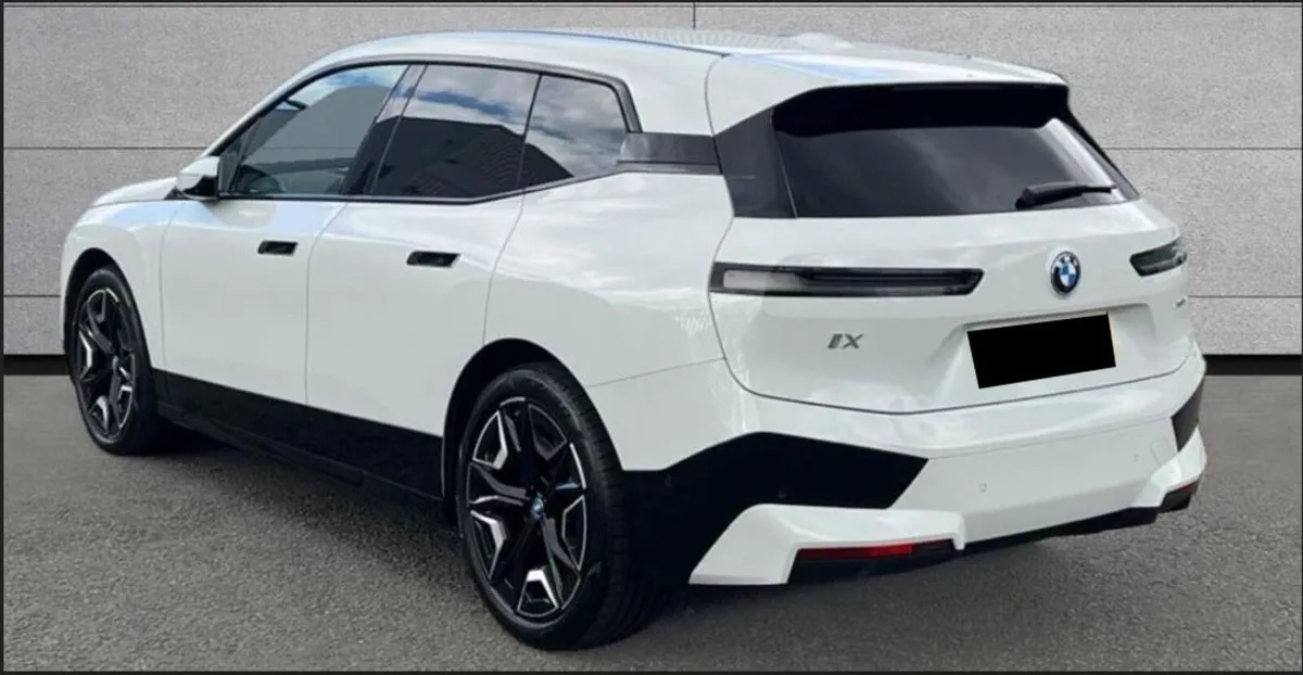 BMW IX XDRIVE40 M SPORT EDITION // PANORAMIC ROOF - Image 3