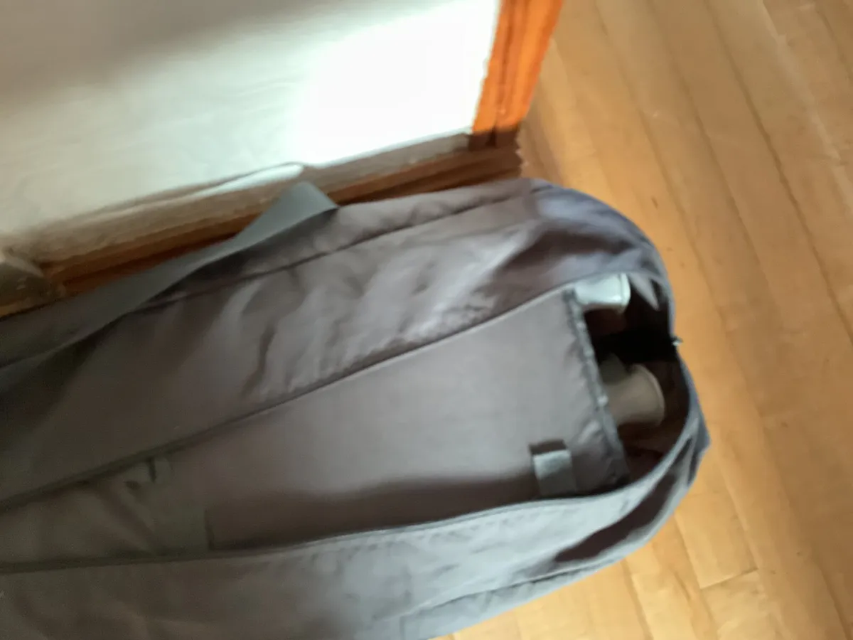 Travel cot in excellent condition - Image 1