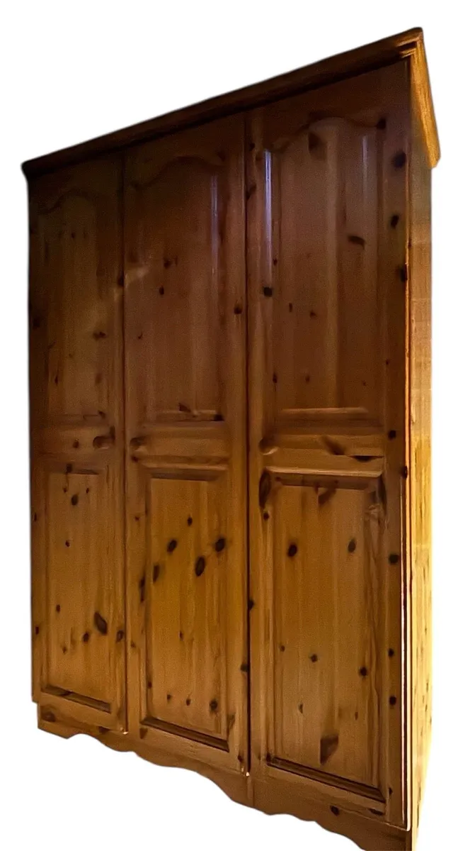 Pine bedroom set. - Image 1