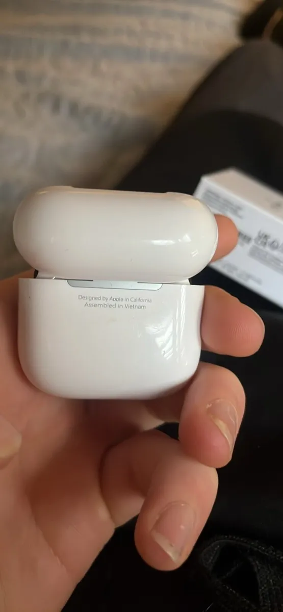 Apple AirPods 4 - Image 2
