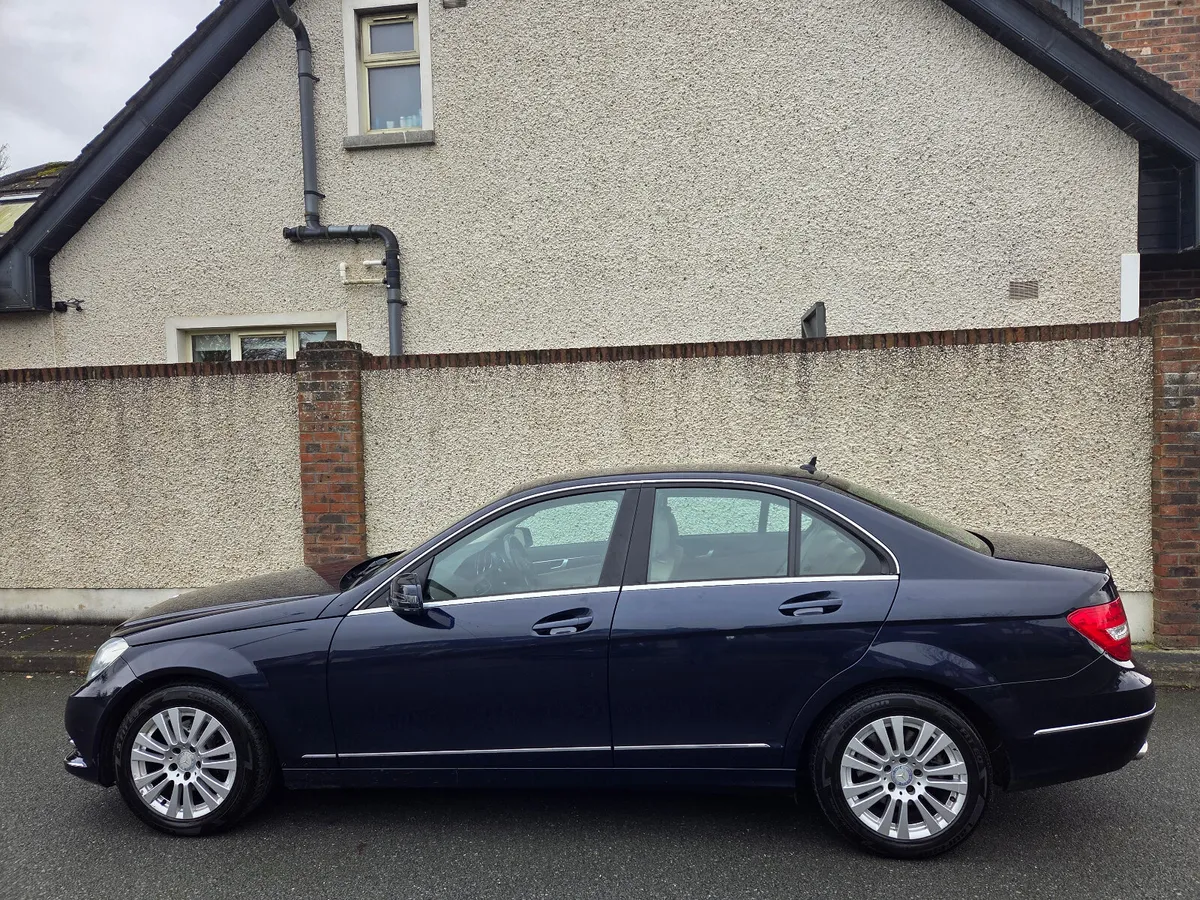 Mercedes C220 Auto, Superior condition - Image 4