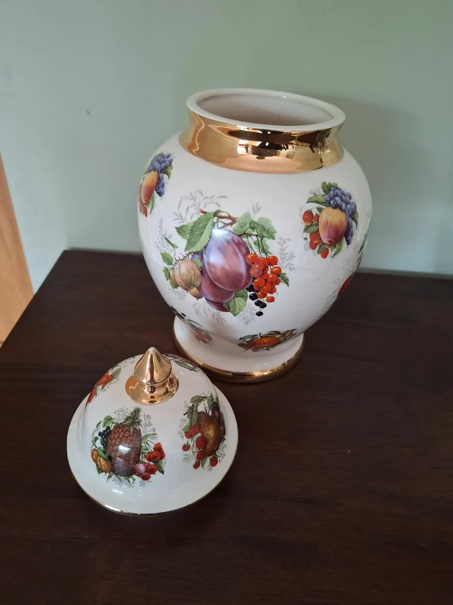 Utopia Giftware Staffordshire pot - Image 2