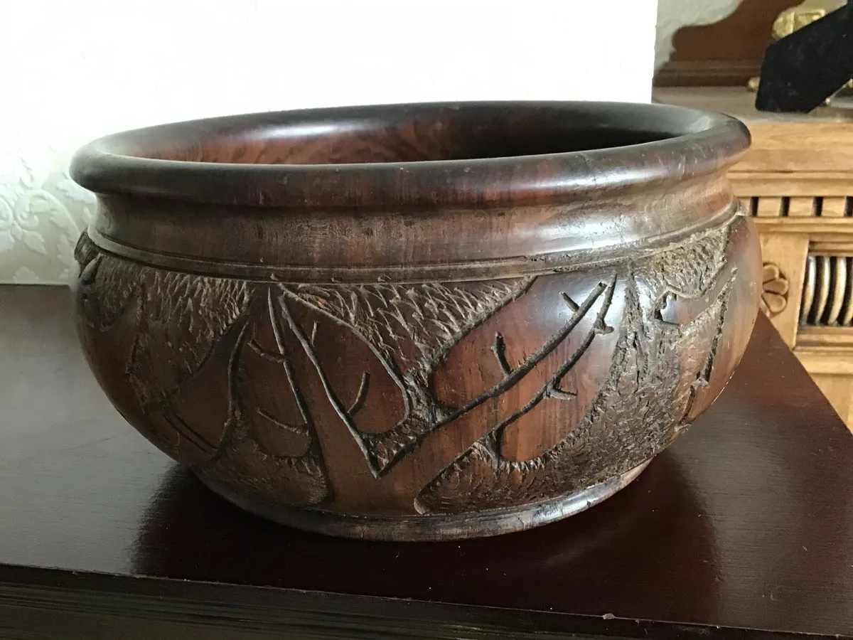 Vintage Hnd Carved African Bowl.Jungle Themed - Image 2