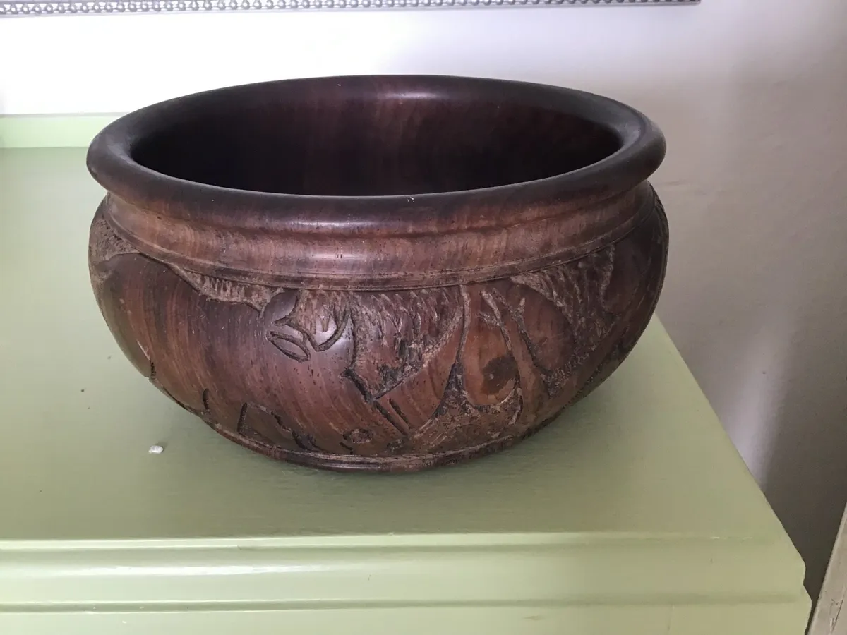 Vintage Hnd Carved African Bowl.Jungle Themed - Image 1