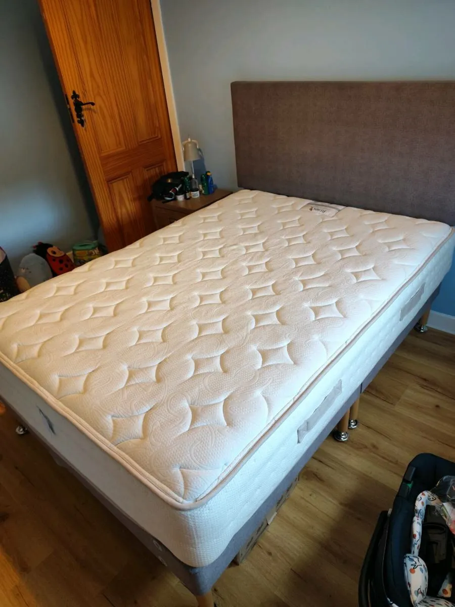 Mattress and bed frame - Image 3