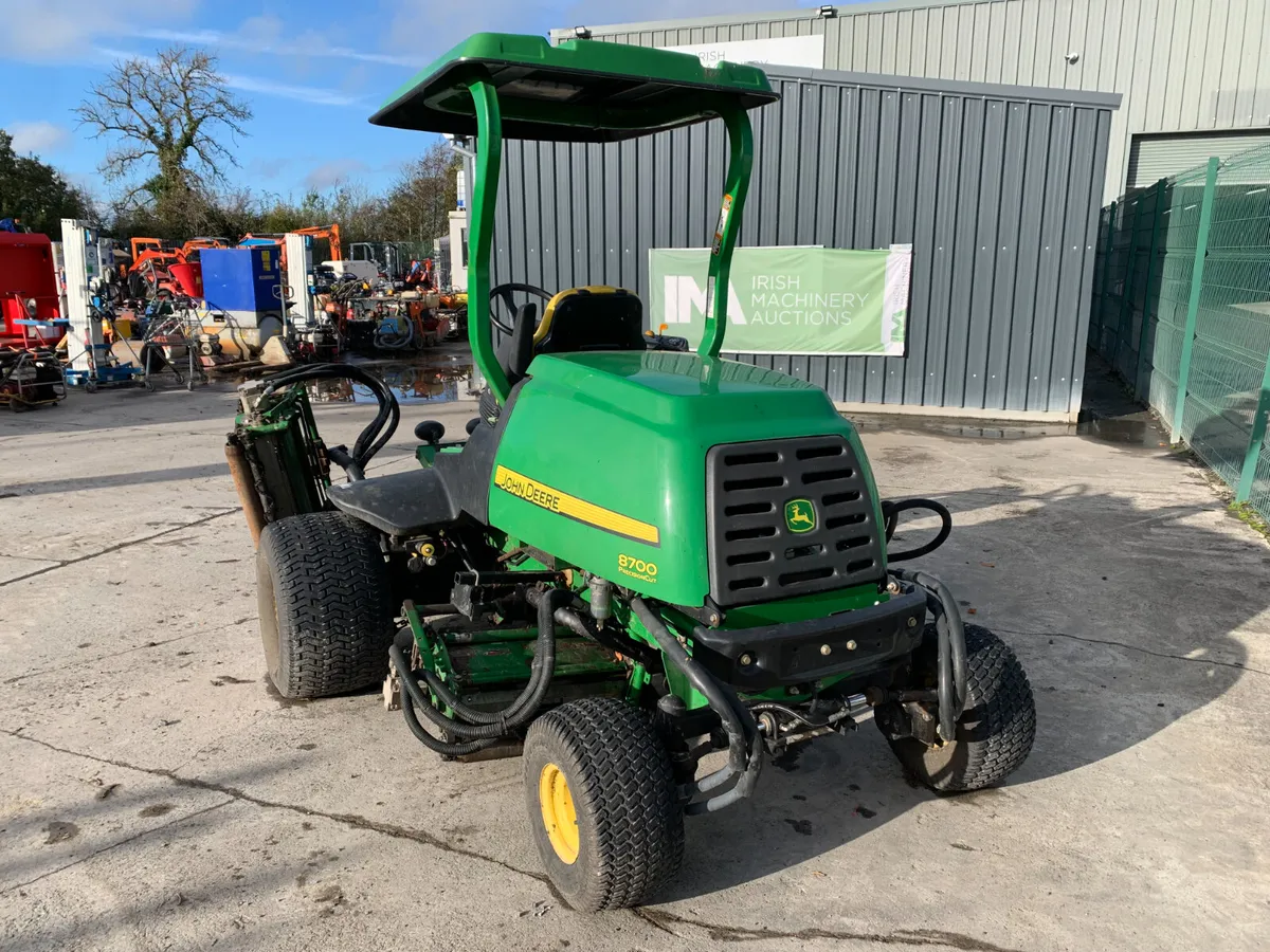 UNRESERVED JOHN DEERE 8700PC FOR AUCTION - NAAS - Image 3