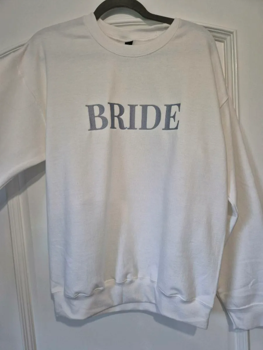 BRIDE TO BE SWEATSHIRT - Image 1