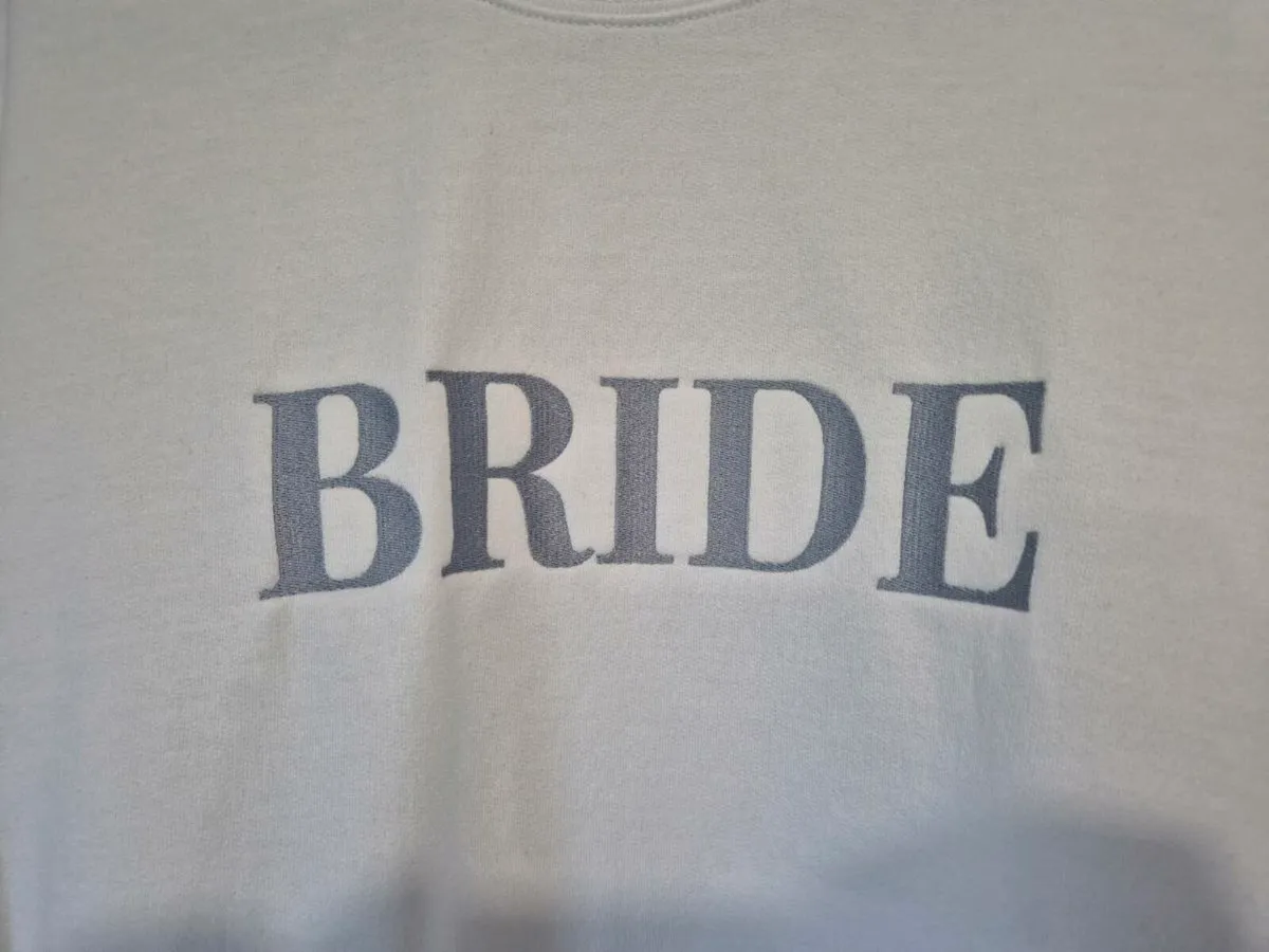 BRIDE TO BE SWEATSHIRT - Image 2