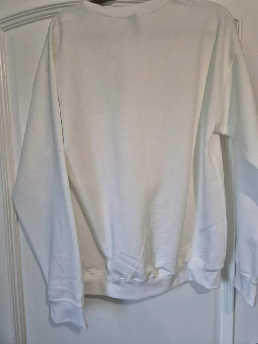 BRIDE TO BE SWEATSHIRT - Image 3