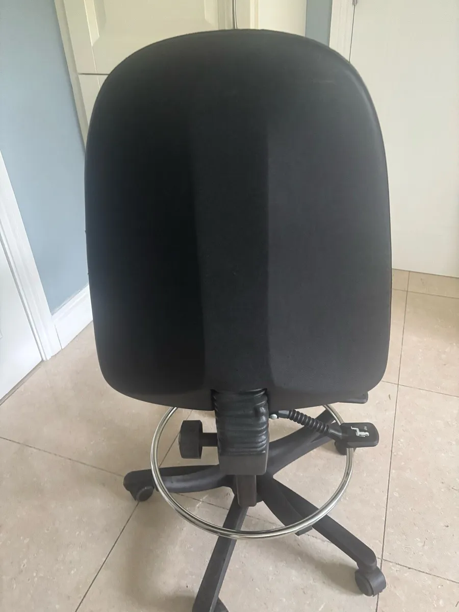 Office chair - Image 4