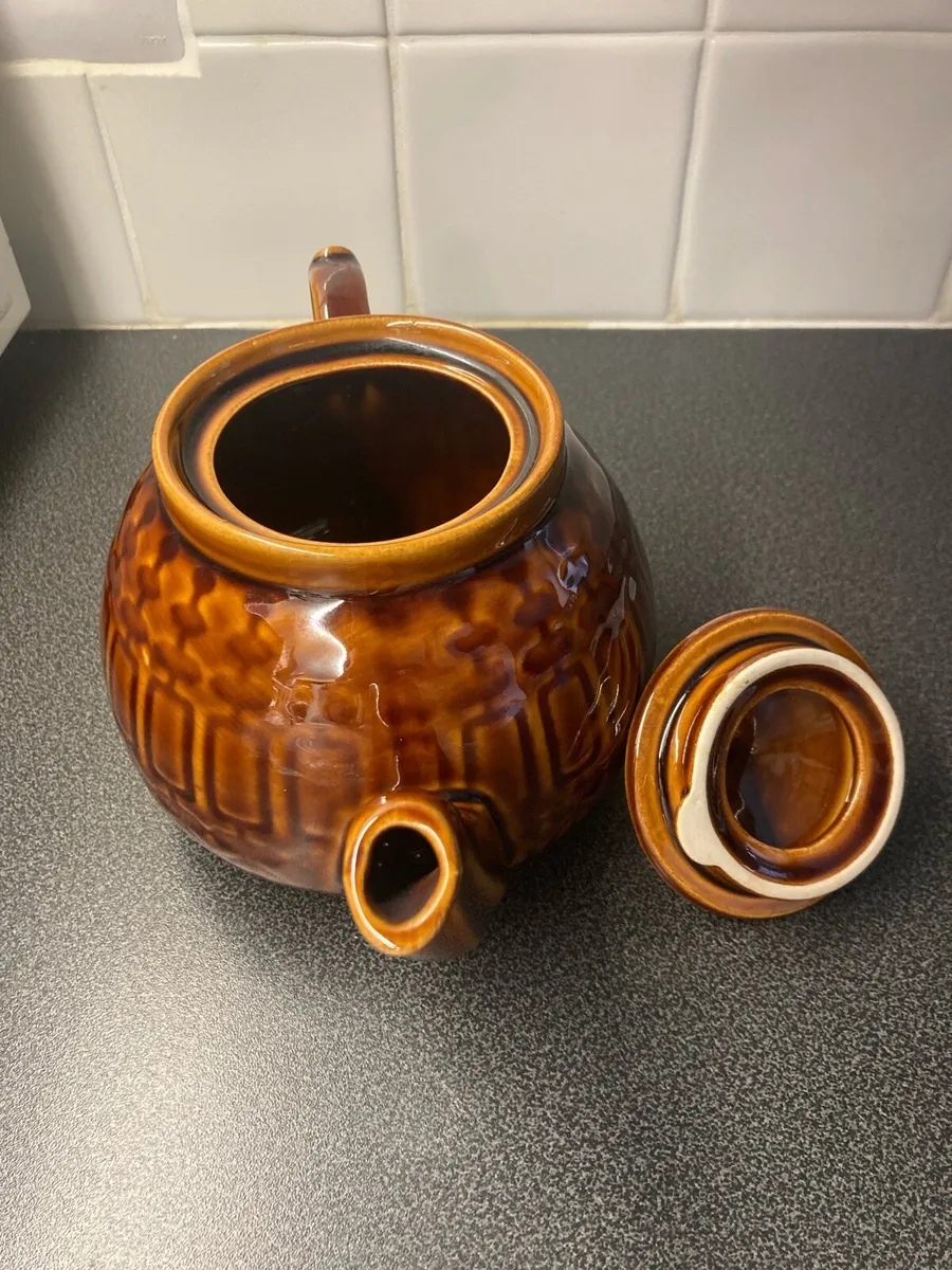 Pruszkow Polish brown glazed teapot - Image 2