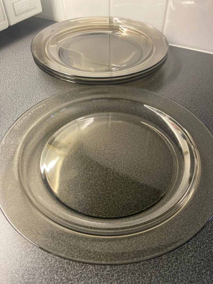 Arcoroc France brown tint 4 place setting - Image 4