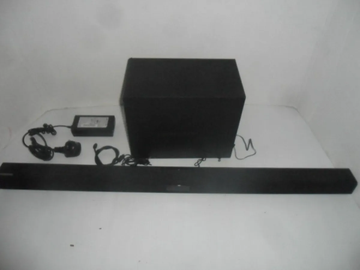 Samsung sound bar with sub - Image 1