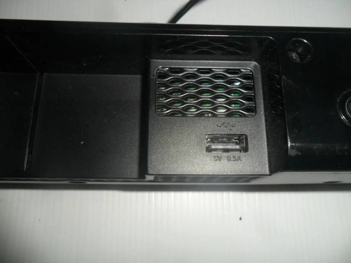 Samsung sound bar with sub - Image 3
