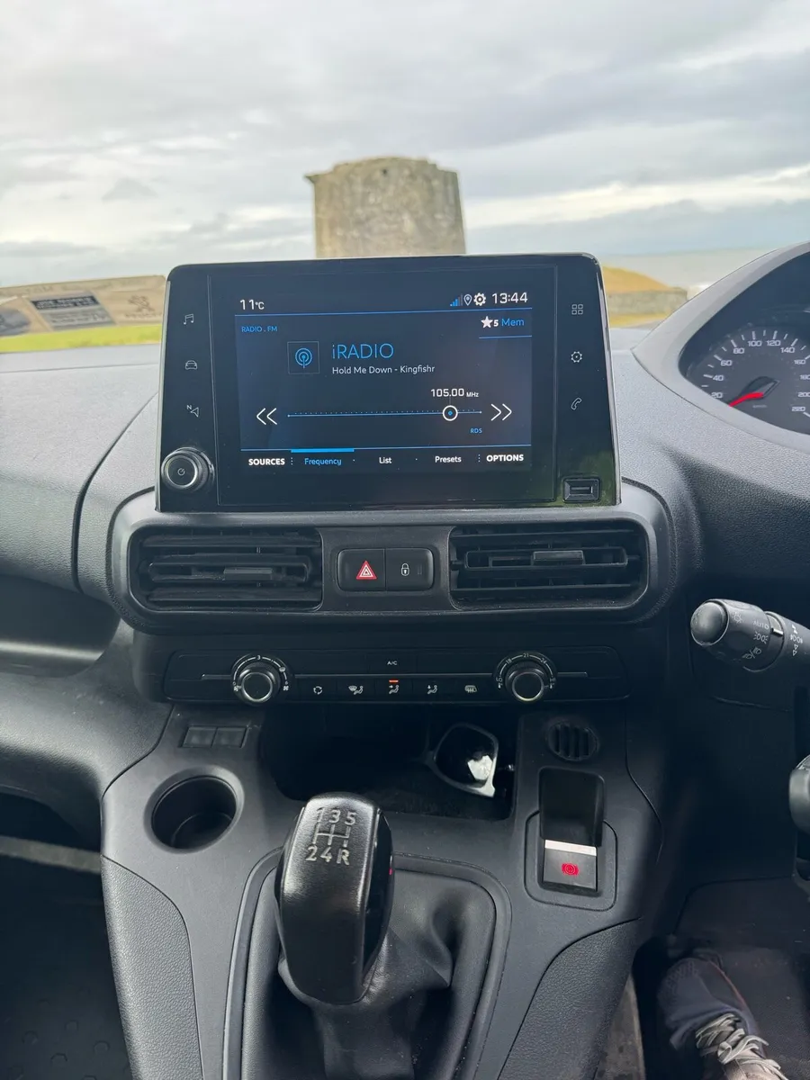 Peugeot Partner 1.5 CVRT 01/27! 3 Seater - Image 3