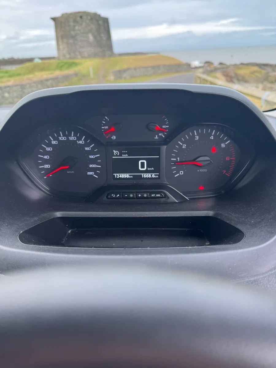 Peugeot Partner 1.5 CVRT 01/27! 3 Seater - Image 4