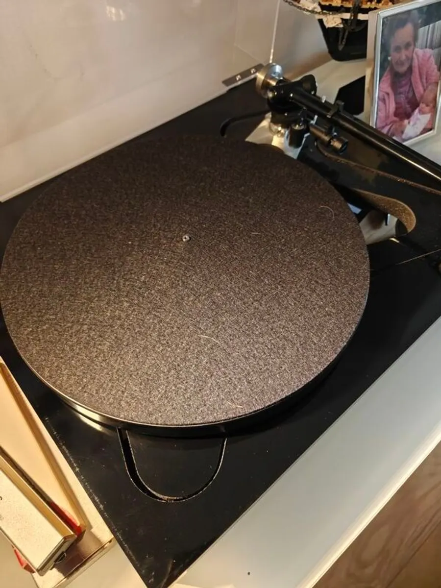 Rega RP 8 turntable - Image 4