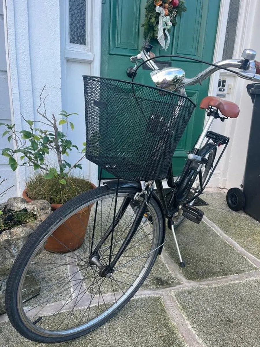Classic Black Ladies Bicycle with basket and lock - Image 2
