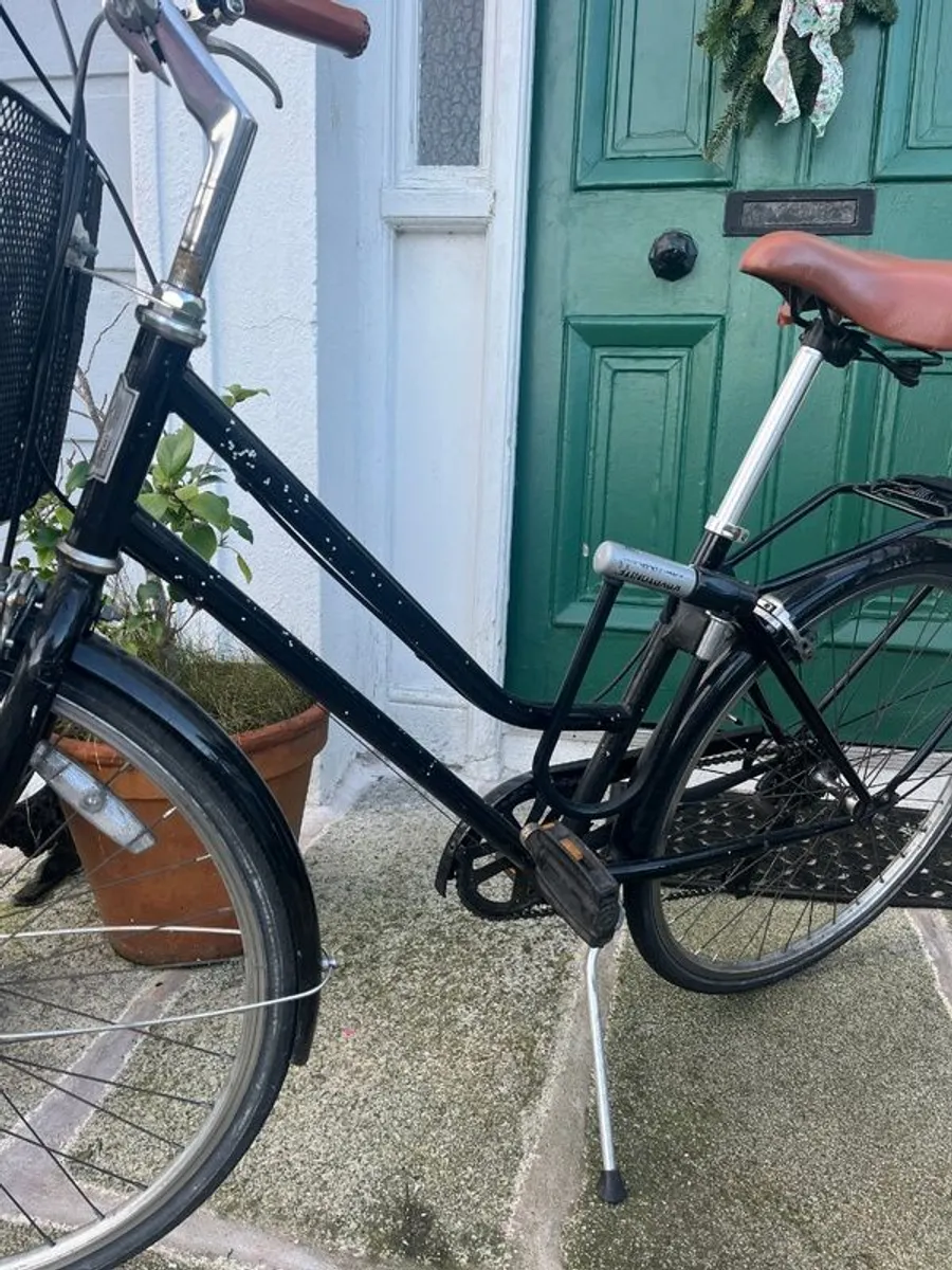 Classic Black Ladies Bicycle with basket and lock - Image 4