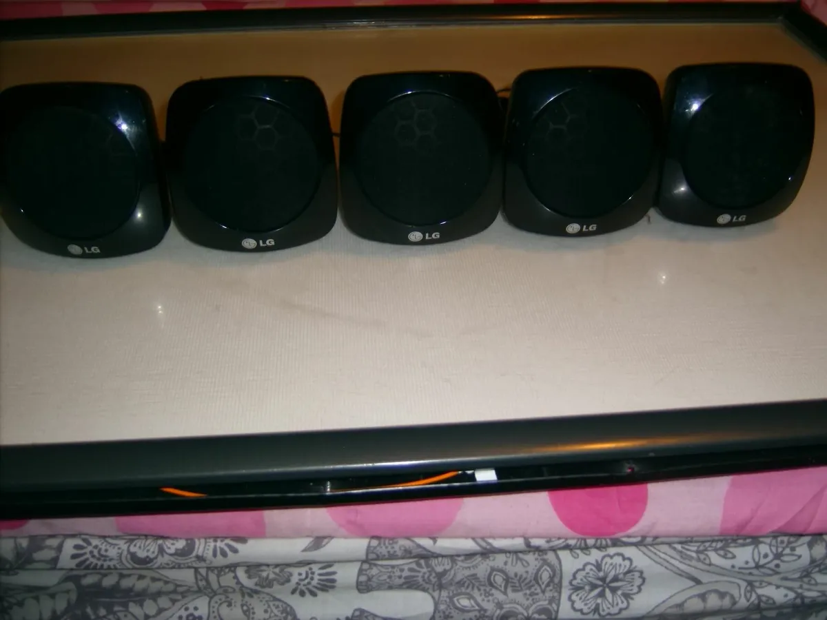 LG sound speakers - Image 1
