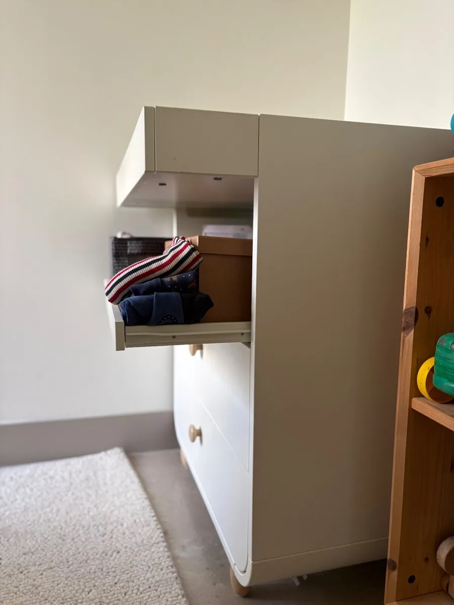 Changing table with drawers - Image 2