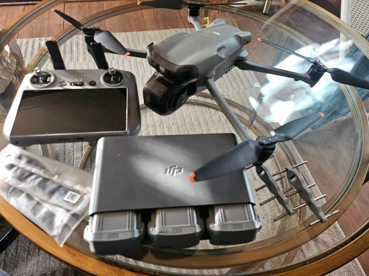 Drone DJI Air 3s fly combo - Image 1