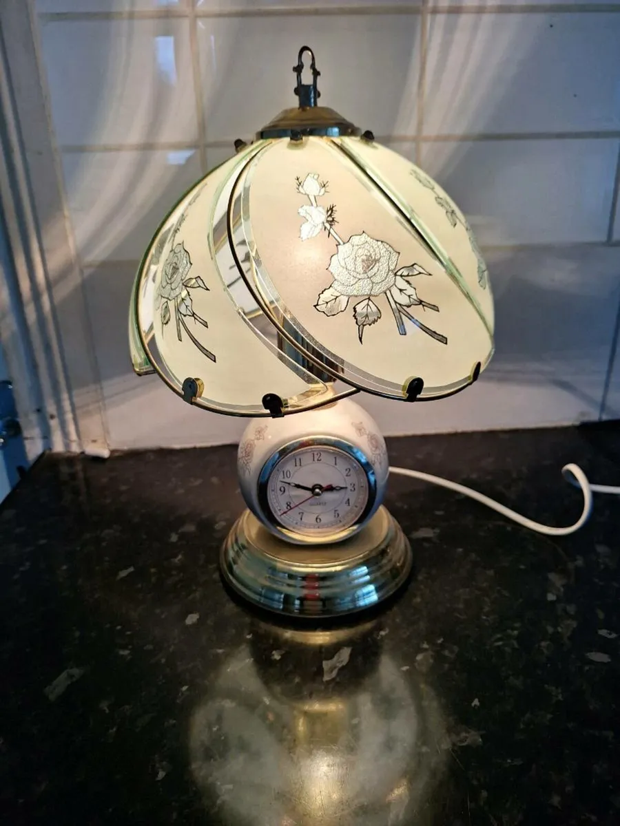 Lovely touch lamp with clock - Image 4