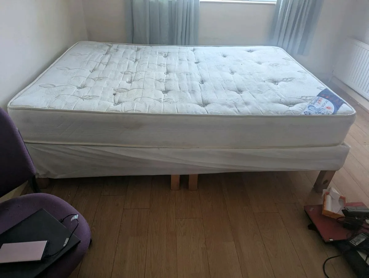 Double bed - Image 1