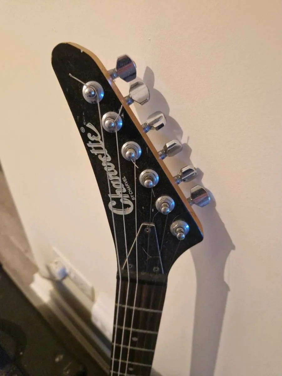 Electric guitar - Image 1