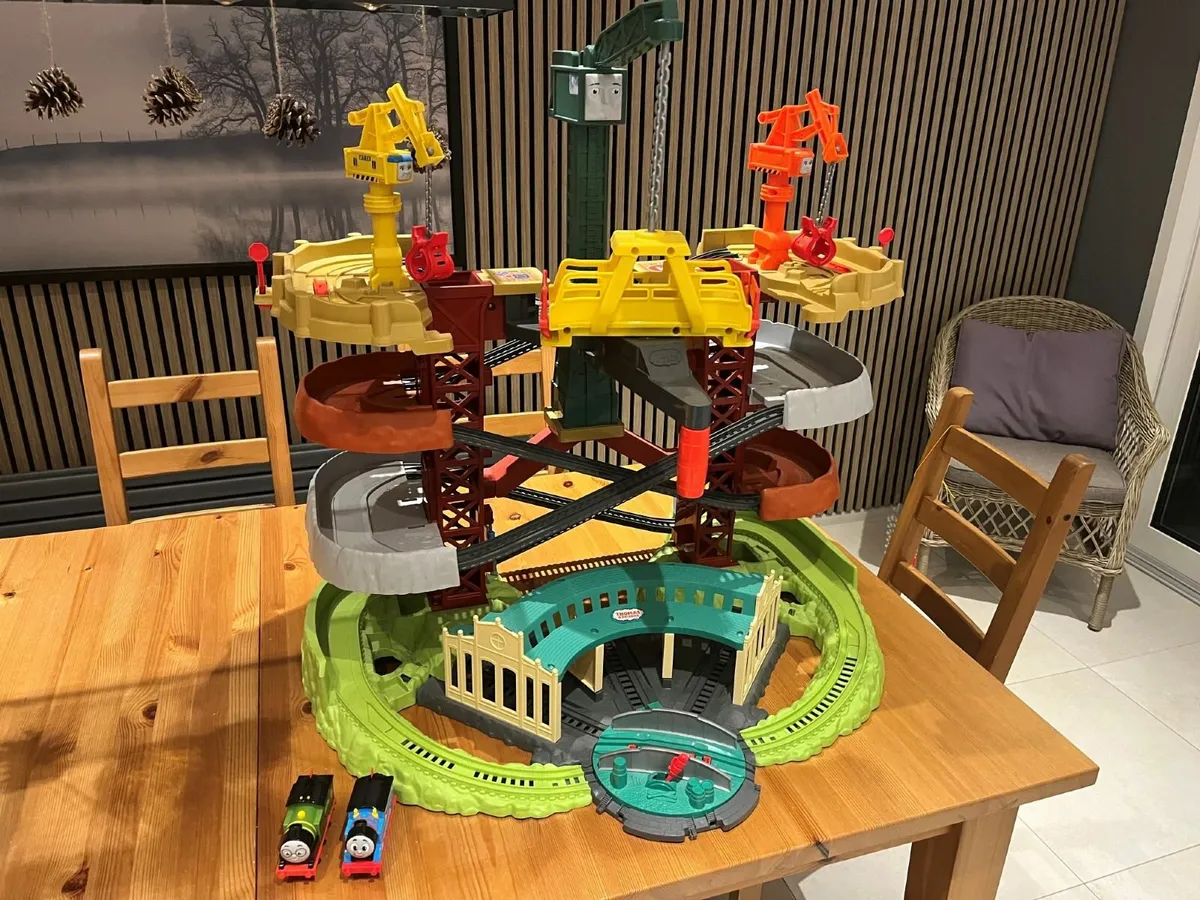 FISHER PRICE Thomas and Friends Playsets - Image 1