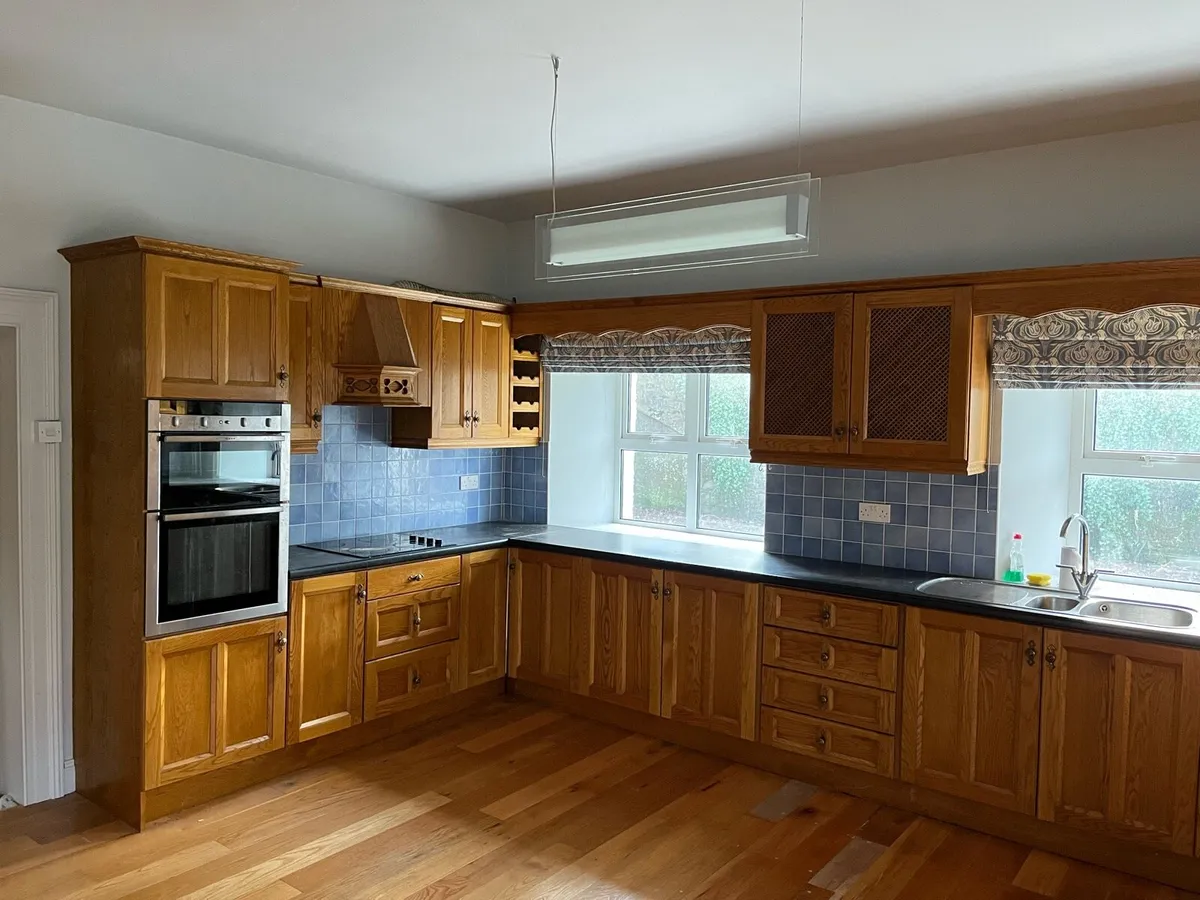 Kitchen units - Image 1